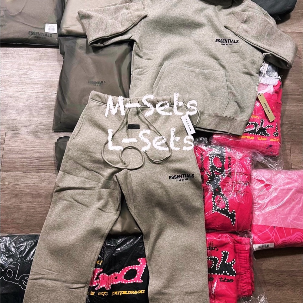 FEAR OF GOD
LIGHT OAK ESSENTIALS SET (M/L)